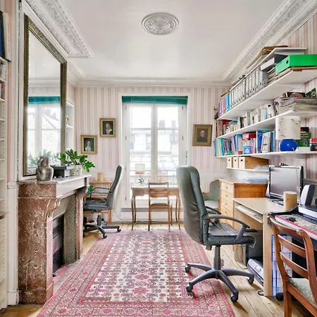 Beautiful Cocoon Near Montmartre Paris