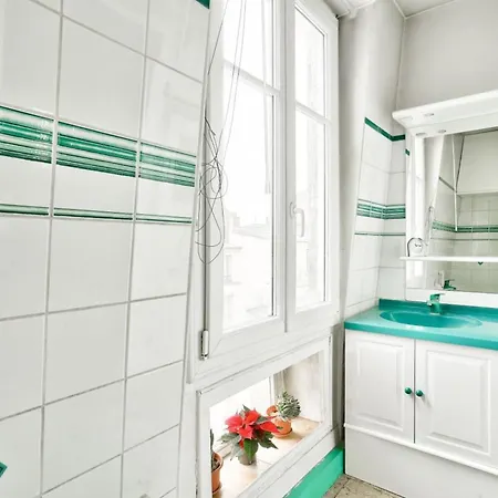 Beautiful Cocoon Near Montmartre