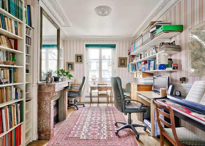 Beautiful Cocoon Near Montmartre Paris