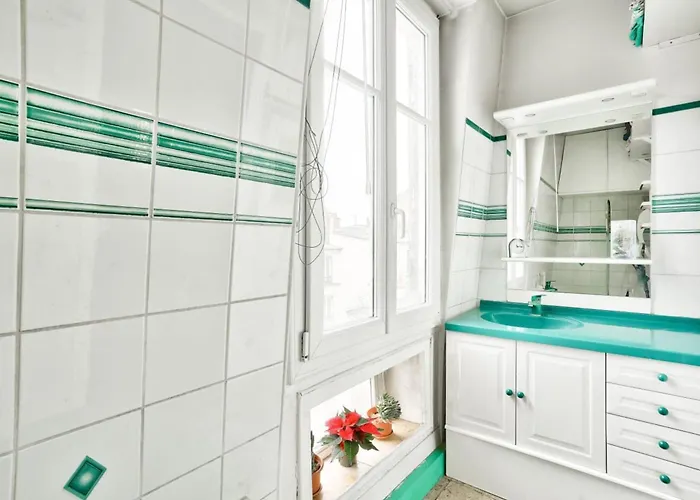 Beautiful Cocoon Near Montmartre
